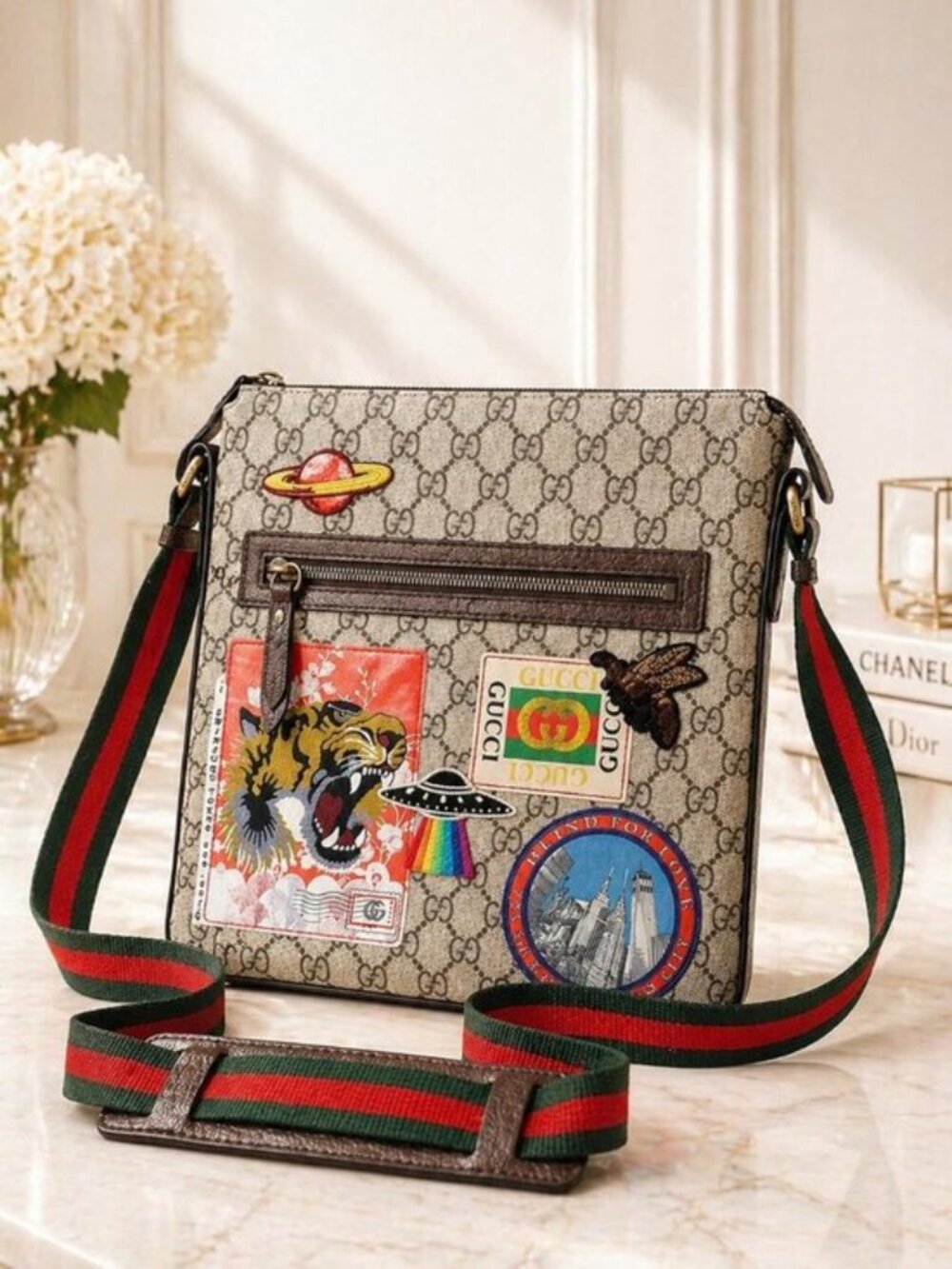 Authentic Gucci GG Supreme UFO Tiger Pouch Crossbody Bag Canvas Supreme Luxury
